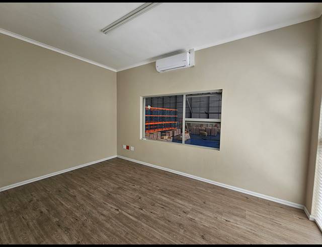 3,234M² WAREHOUSE FOR SALE IN COSMO BUSINESS PARK